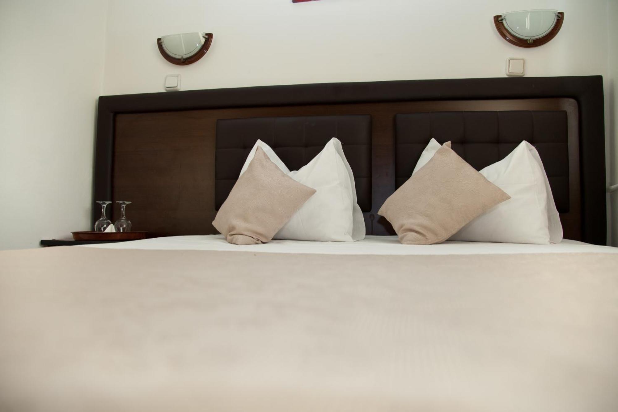 Hotel Metropol Питешти Номер фото