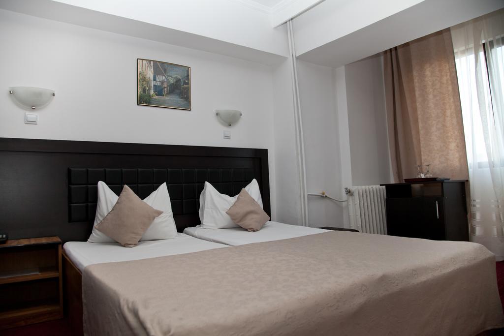 Hotel Metropol Питешти Номер фото