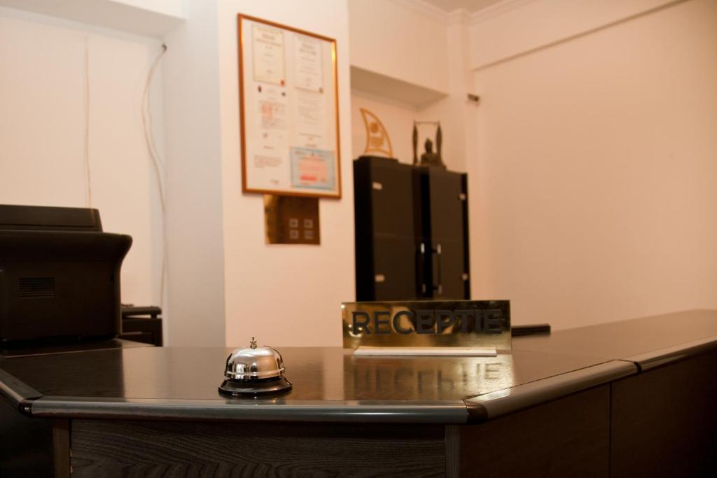 Hotel Metropol Питешти Экстерьер фото