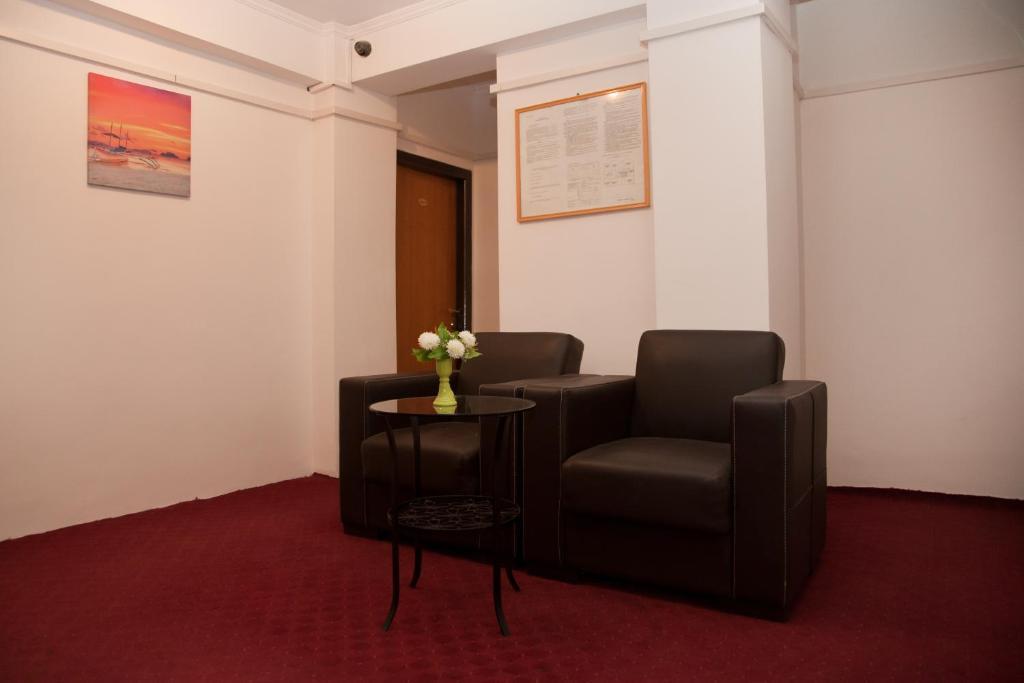 Hotel Metropol Питешти Экстерьер фото